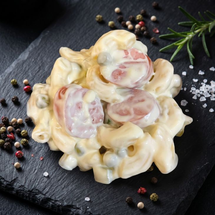 Nudelsalat mit Würstchen